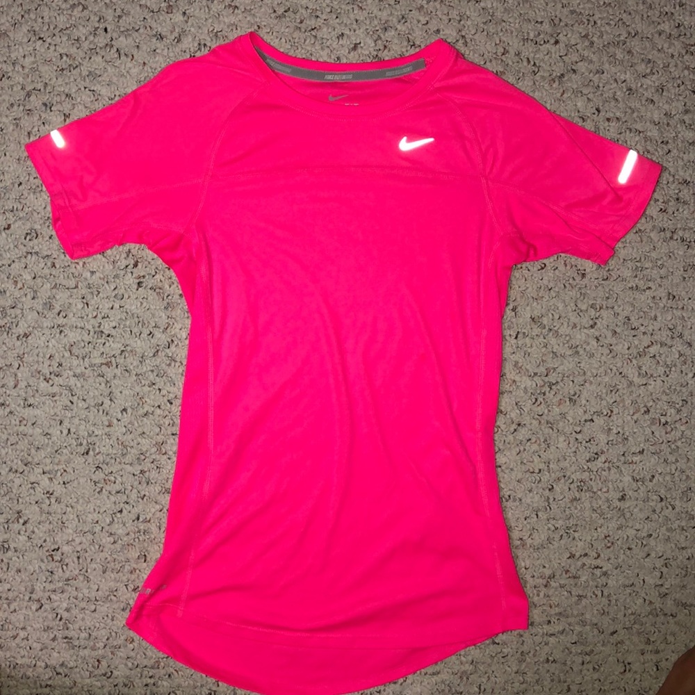 super cute athletic running top.